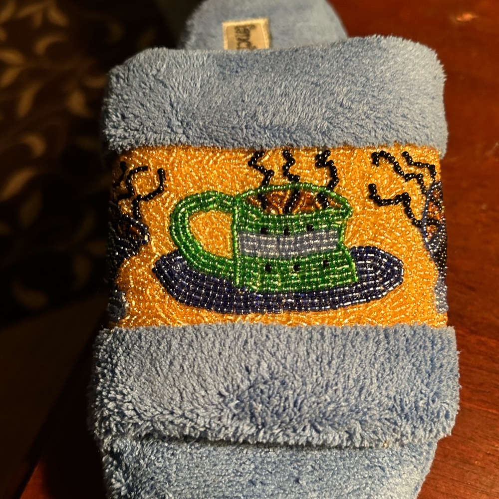 Fanciful slippers. Size M. New. Beaded !